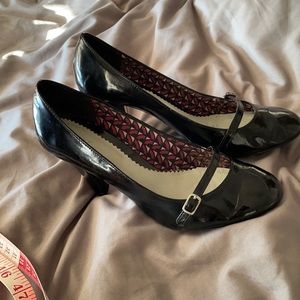 Black synthetic pumps 7.5 wide